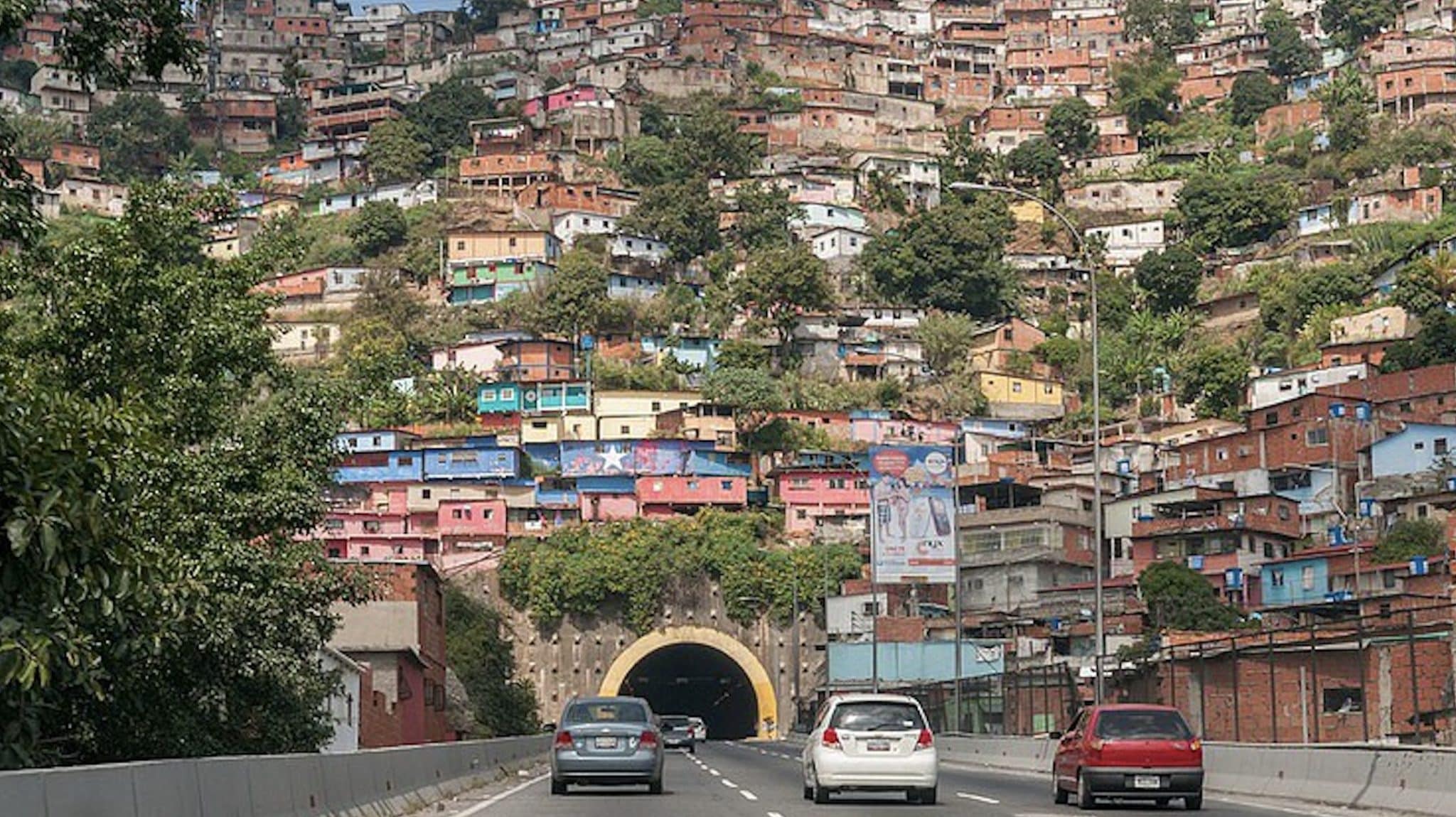 EUA emite alerta máximo e pede que seus cidadãos não viajem à Venezuela EUA emite alerta máximo e pede que seus cidadãos não viajem à Venezuela