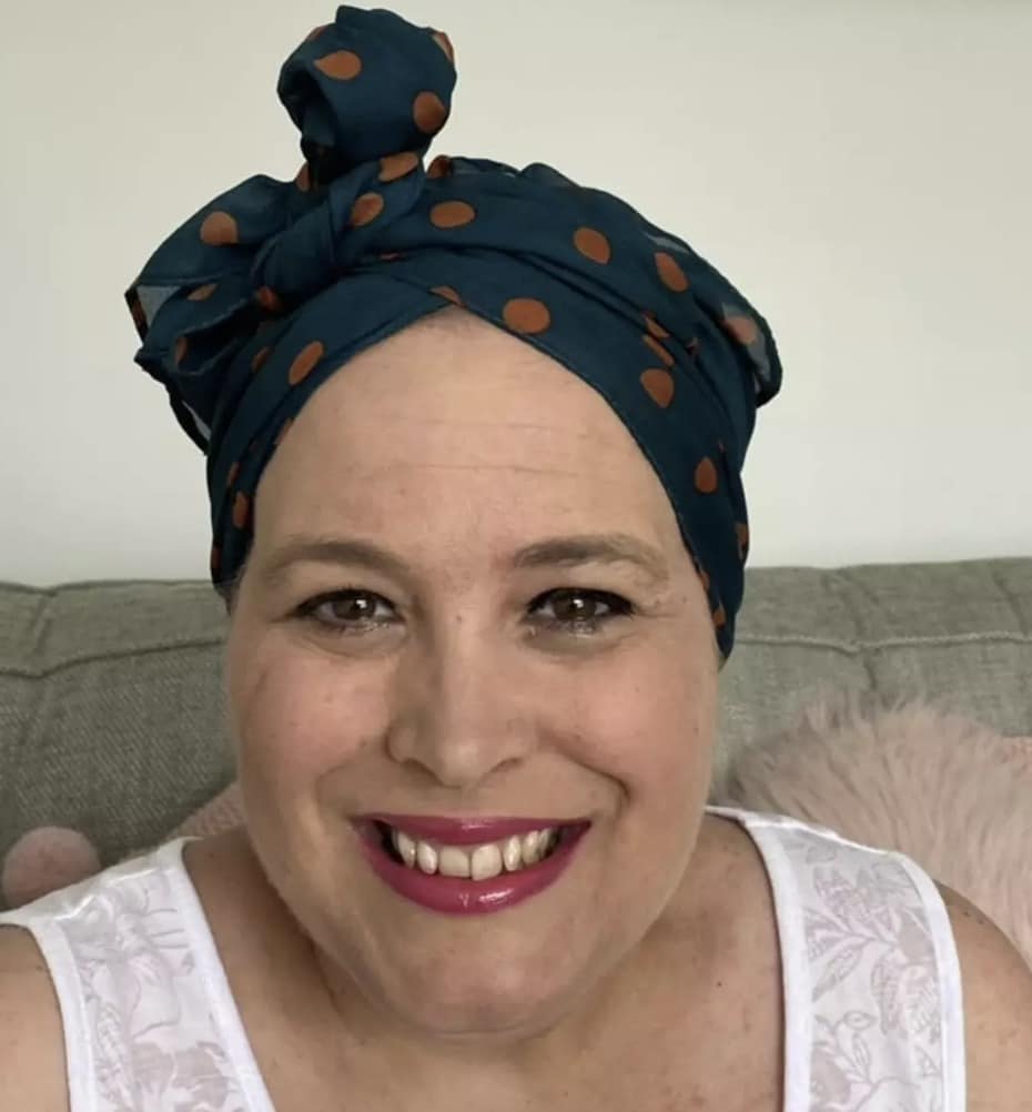 Mulher revela sintomas "embaraçosos" que se arrepende de ter escondido dos médicos ao ser diagnosticada com câncer incurável Ela achava que era constrangedor demais para falar sobre isso
