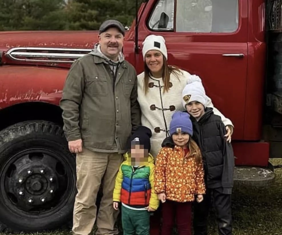 Emily Long com sua família (Facebook)