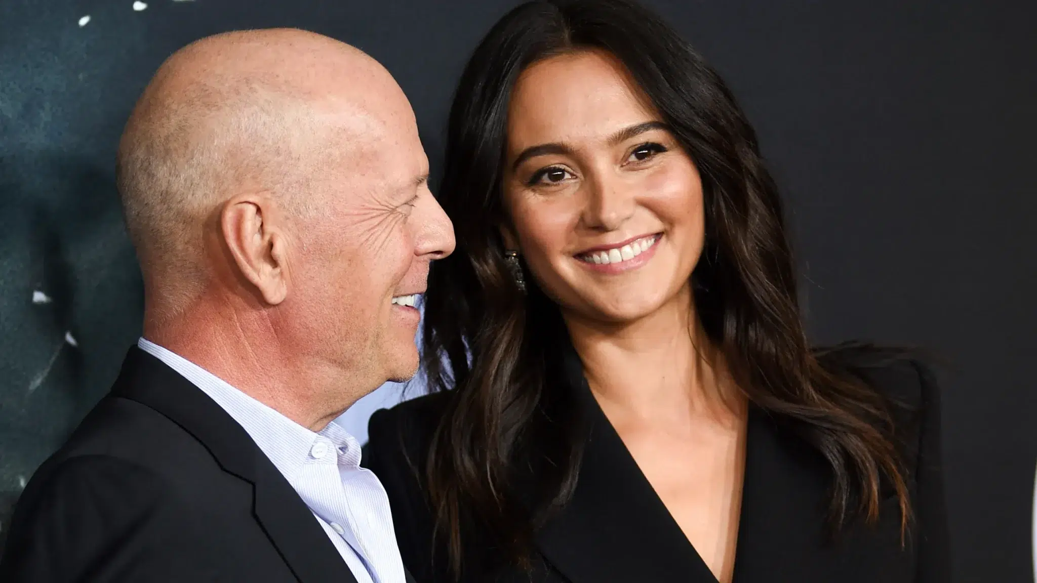 Esposa de Bruce Willis explica sintomas sutis que levaram o astro a ser diagnosticado com demência Esposa de Bruce Willis explica sintomas sutis que levaram o astro a ser diagnosticado com demência