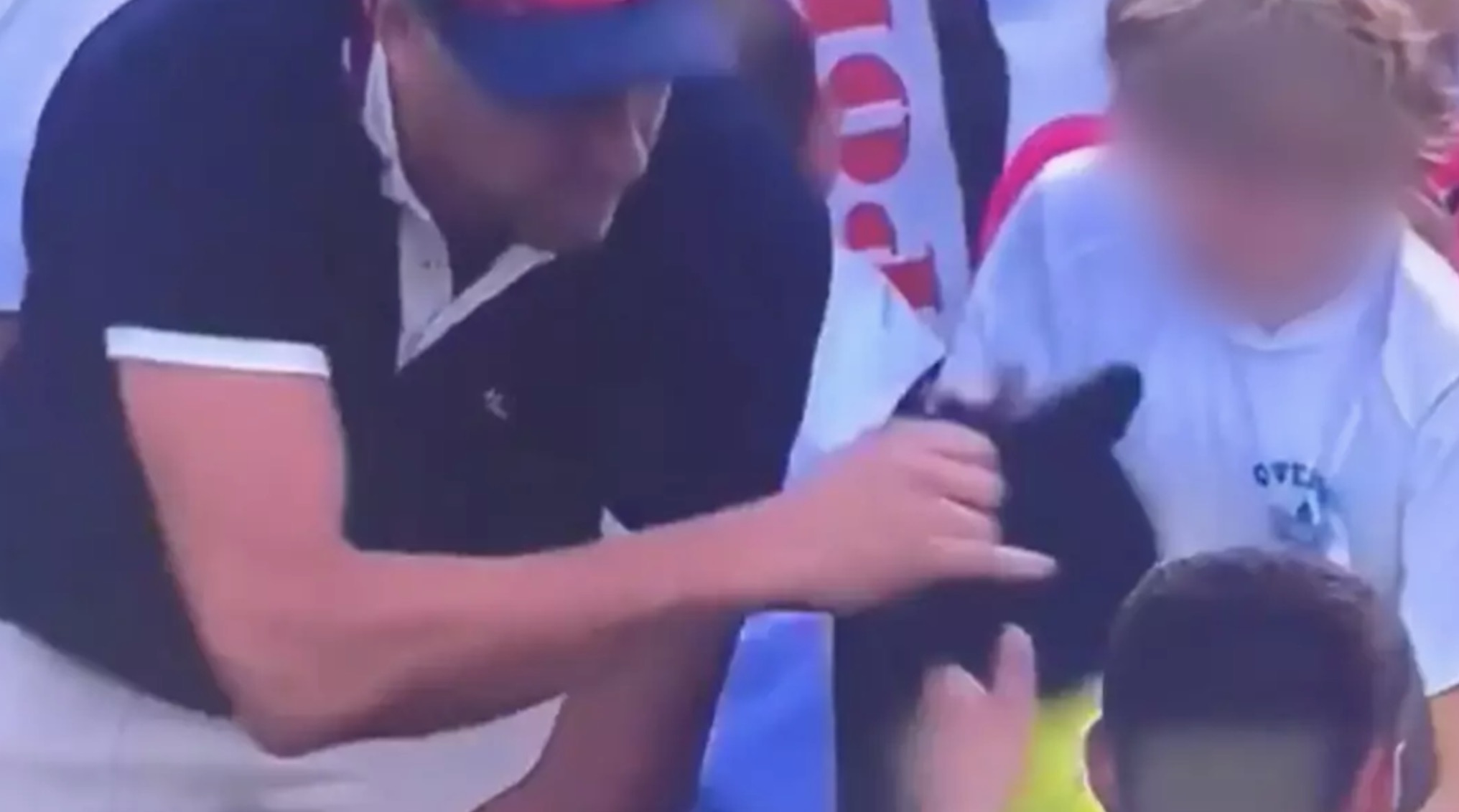 Grande atualização após vídeo ao vivo "repugnante" mostrar homem adulto fazendo ato impensável contra criança durante o US Open Grande atualização após vídeo ao vivo "repugnante" mostrar homem adulto fazendo ato impensável contra criança durante o US Open