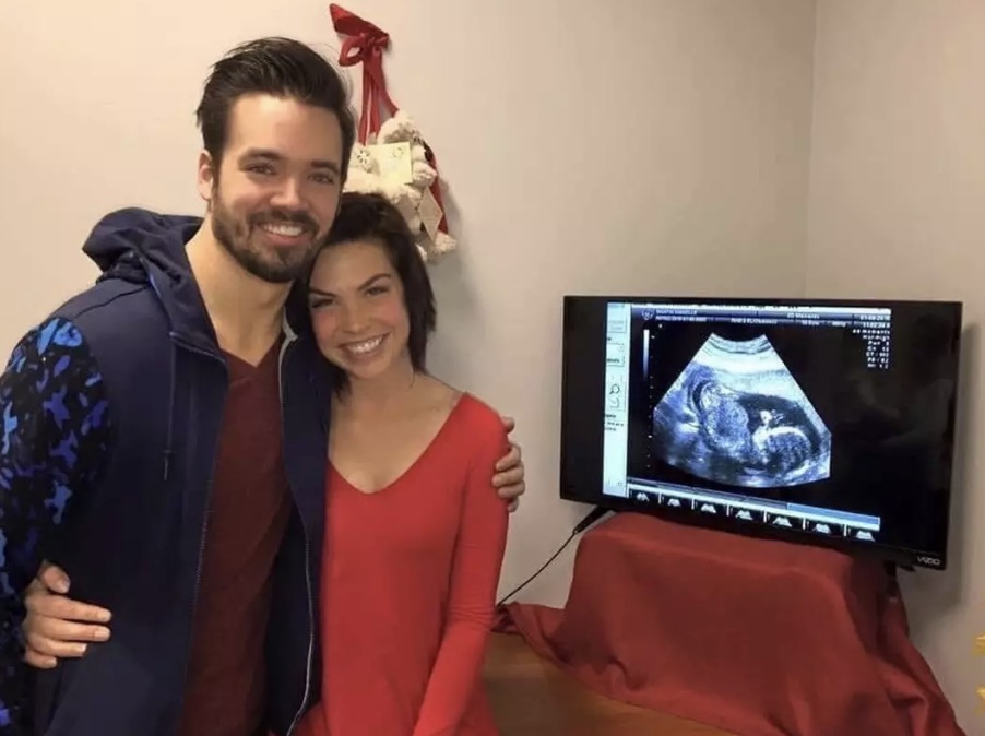 Jackie conseguiu ter um bebê com o marido por meio de fertilização in vitro e com sua irmã sendo a barriga de aluguel (SWNS)