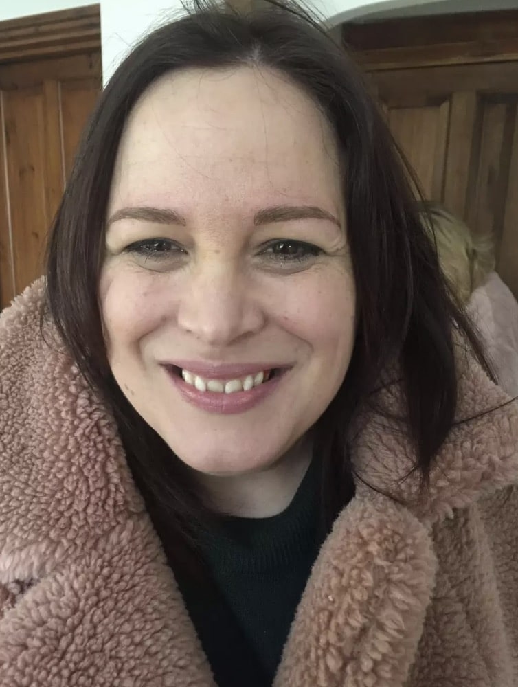 Mulher revela sintomas "embaraçosos" que se arrepende de ter escondido dos médicos ao ser diagnosticada com câncer incurável Jenny Duncan tinha 45 anos quando percebeu os primeiros sinais de câncer