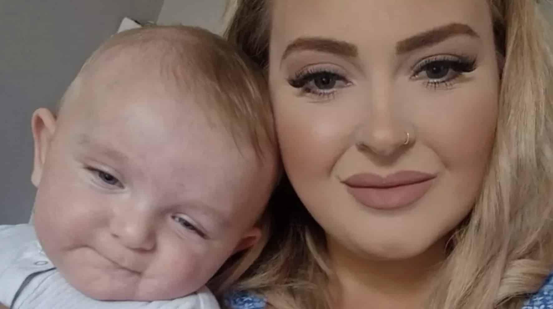 Mãe foi informada de que o filho tinha "síndrome do bebê feliz" antes de descobrirem que era uma doença rara e incurável Mãe foi informada de que o filho tinha "síndrome do bebê feliz" antes de descobrirem que era uma doença rara e incurável