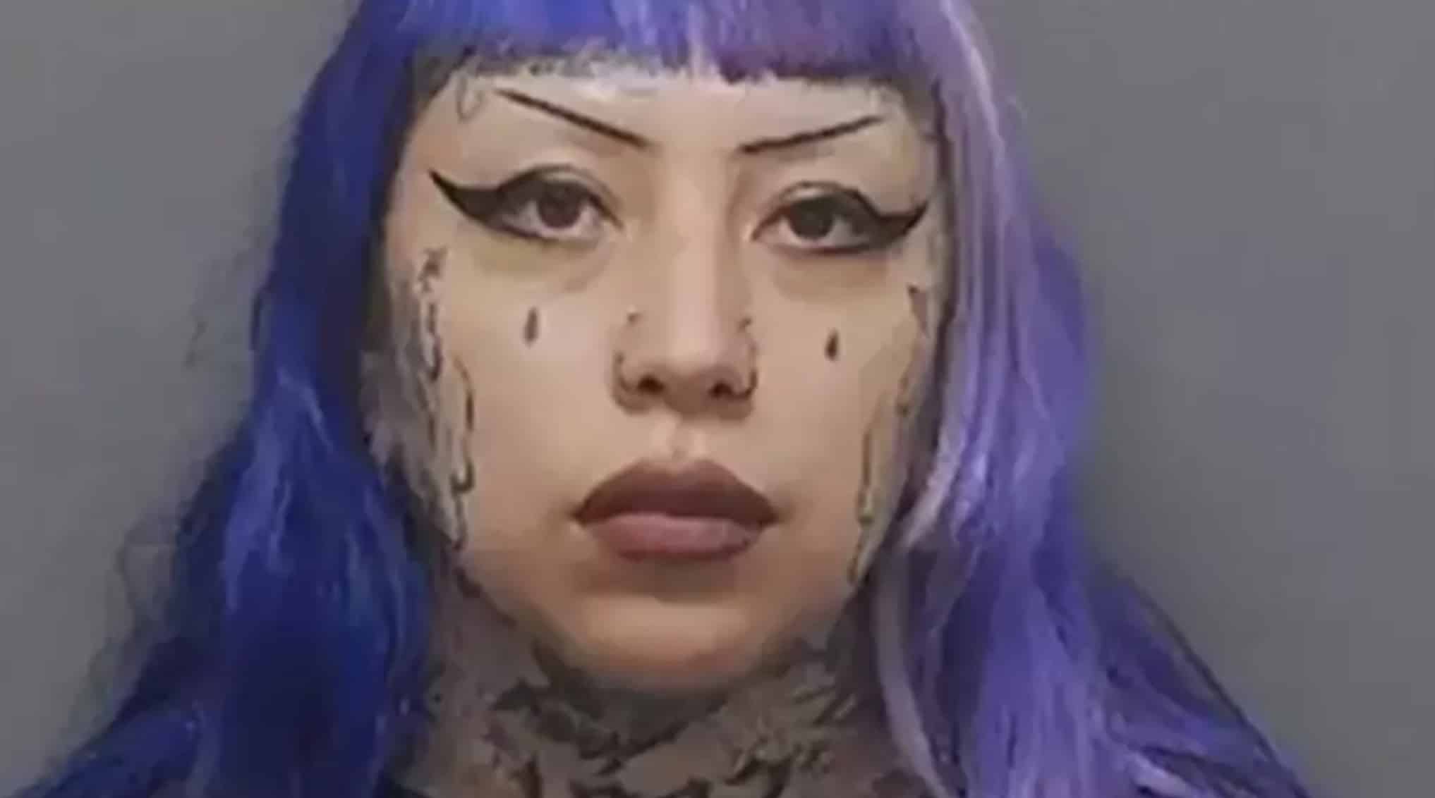 Mãe teria ajudado filho de 13 anos a planejar massacre escolar "como recompensa por tomar conta do irmão" Mãe teria ajudado filho de 13 anos a planejar massacre escolar "como recompensa por tomar conta do irmão"