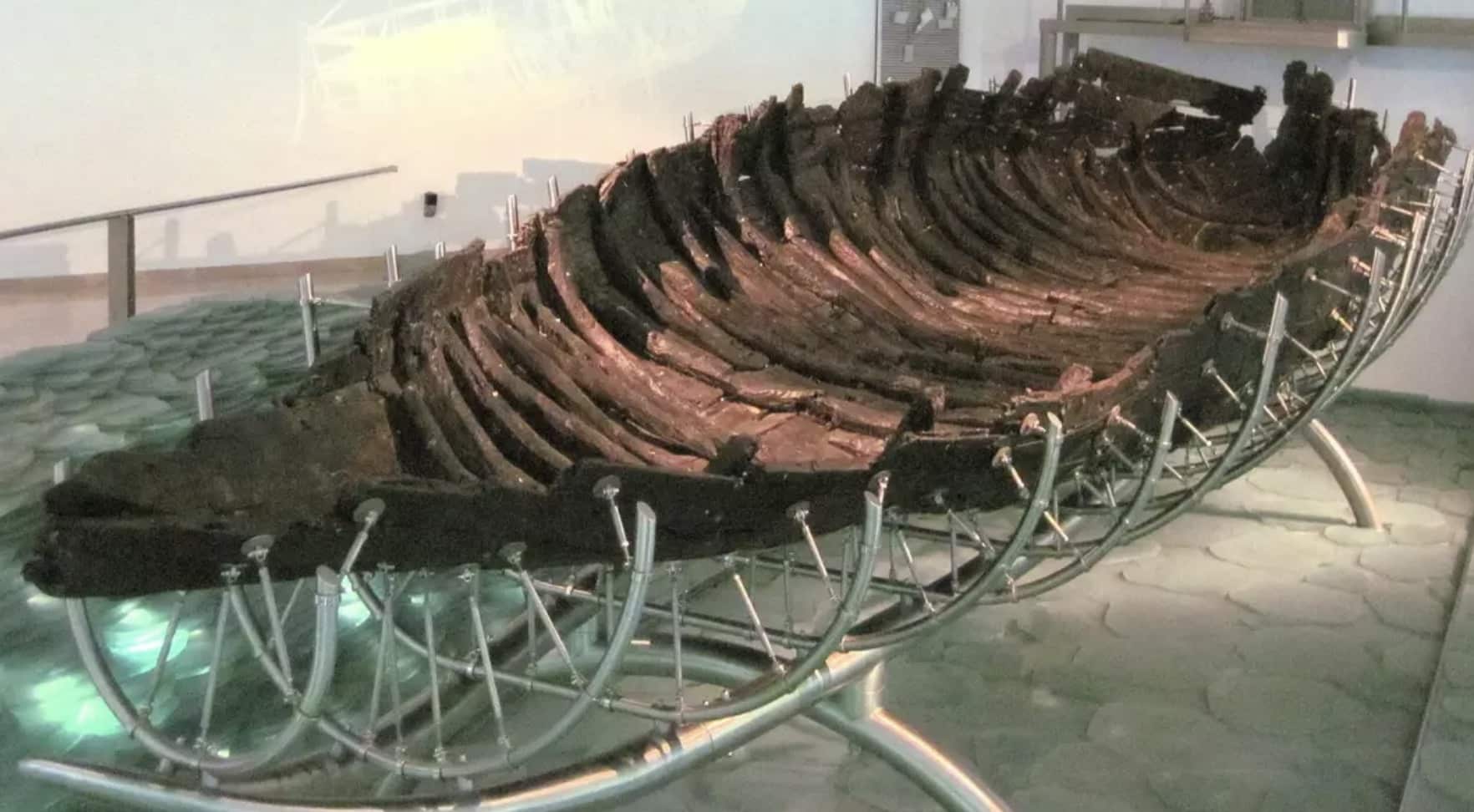 Mistério por trás do "barco de Jesus" é explicado após ser descoberto no Mar da Galileia Mistério por trás do "barco de Jesus" é explicado após ser descoberto no Mar da Galileia