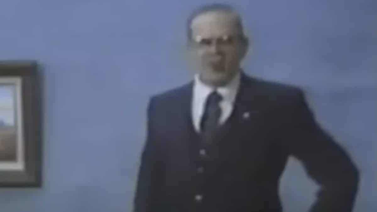 Momento chocante em que químico nuclear 'comeu urânio' para 'provar que era inofensivo'
