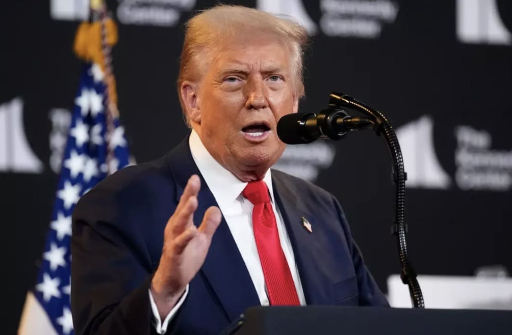 O motivo perturbador pelo qual Trump "pediu especificamente" para que a fronteira com o México fosse pintada de preto