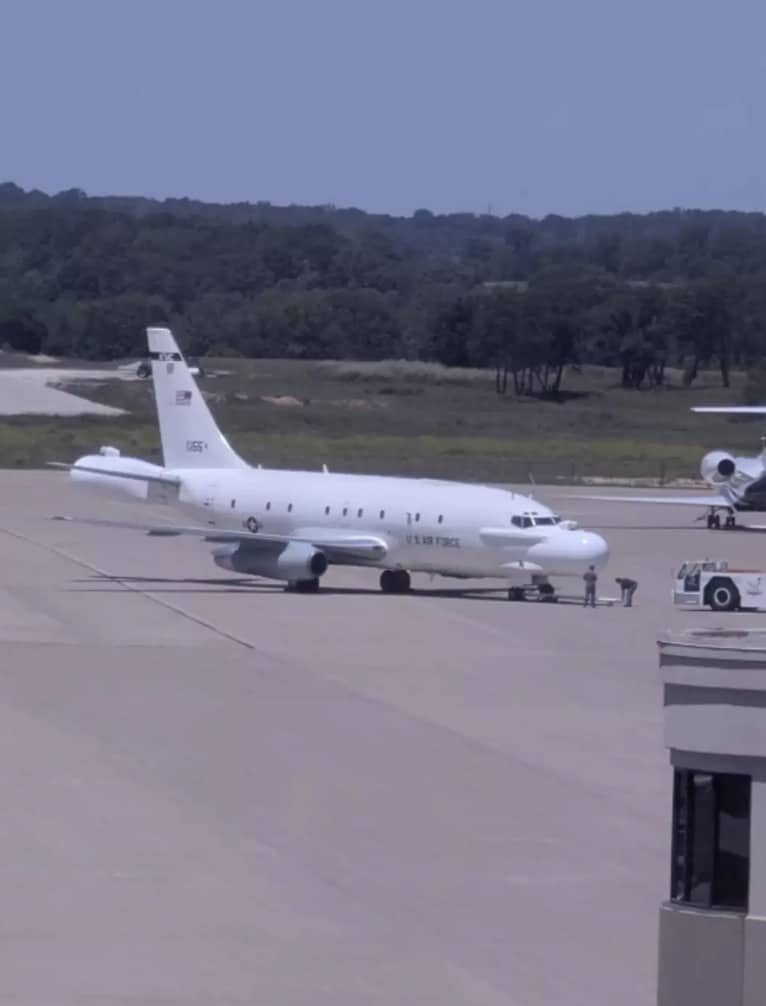 Um usuário do Reddit avistou o avião em um aeroporto local há apenas alguns meses (3rd_rock_misfit/Reddit)