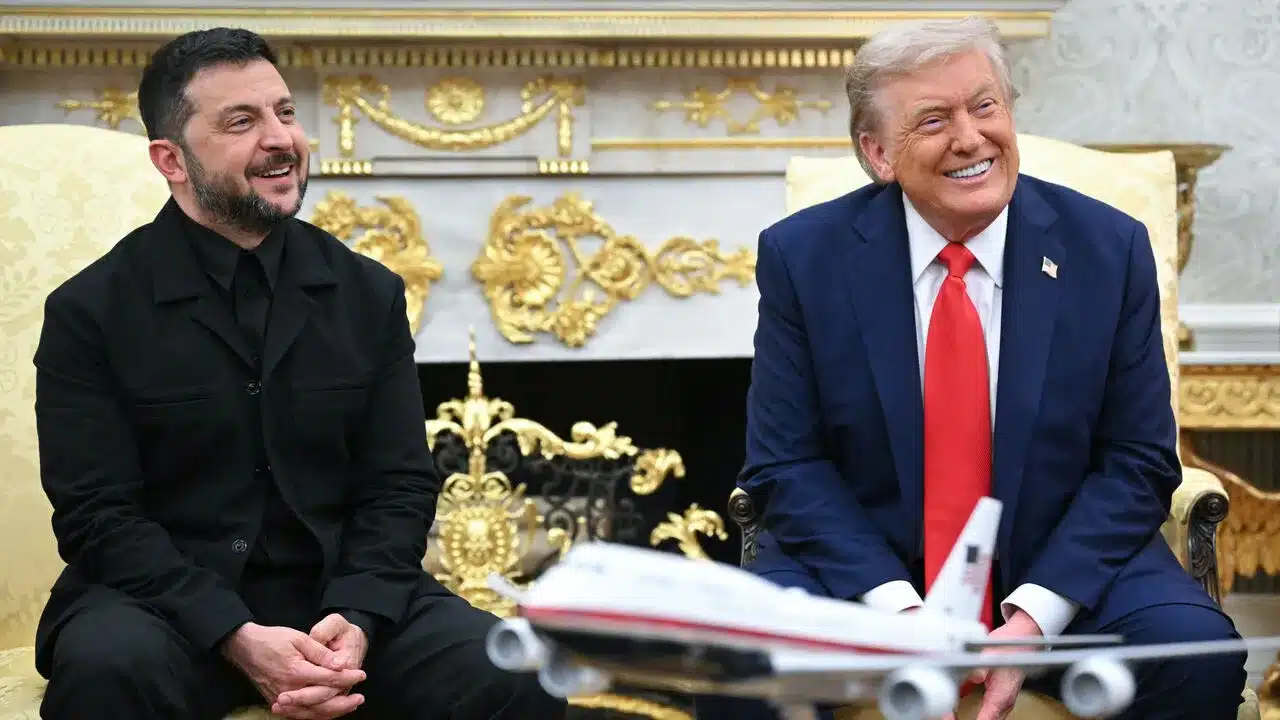 Zelensky apareceu em uma reunião com Trump na Casa Branca usando terno pela primeira vez Zelensky apareceu em uma reunião com Trump na Casa Branca usando terno pela primeira vez