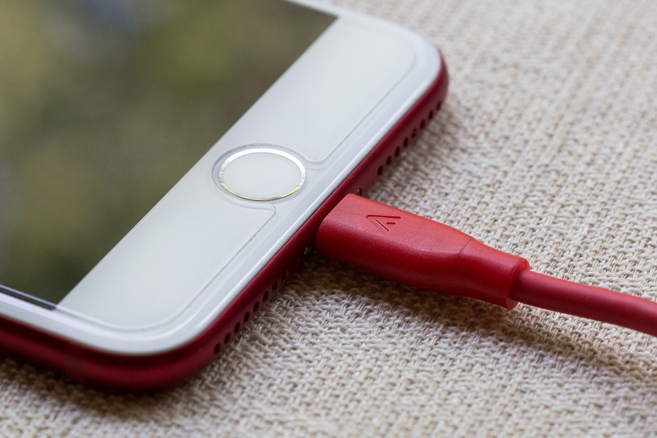 o erro ao carregar o celular que reduz a vida útil da bateria