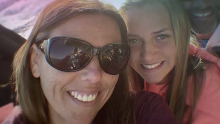 As mensagens de texto nojentas que mãe enviou secretamente para a própria filha em um terrível caso de catfishing que durou 2 anos