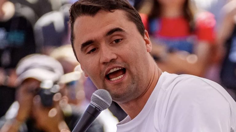 Cirurgião que operou o pescoço de Charlie Kirk revela "milagre final" que impediu outras mortes
