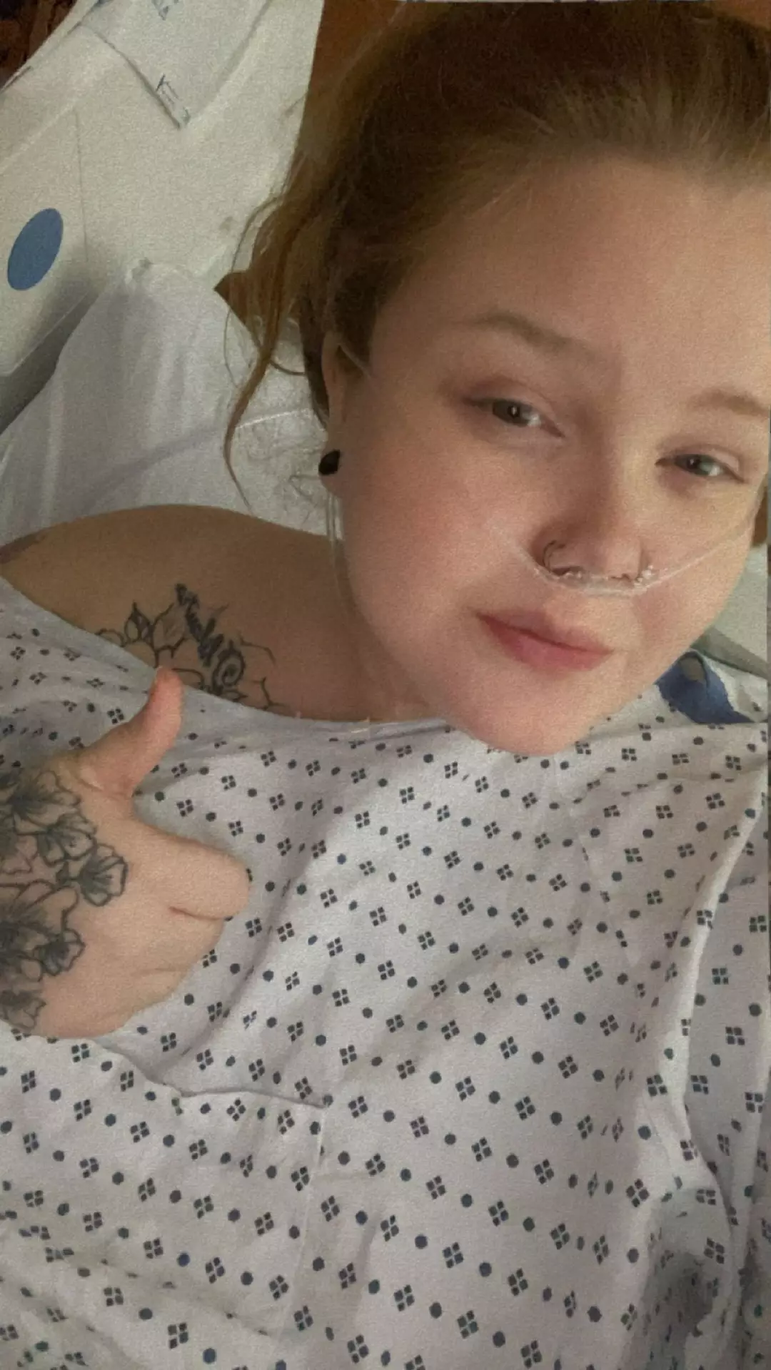 Mulher que trocou cigarros por vapes para ser "mais saudável" quase morreu devido a um efeito colateral Ela acabou internada por nove dias e foi informada de que, se não tivesse ido ao hospital quando foi, poderia ter morrido (Kennedy News and Media)