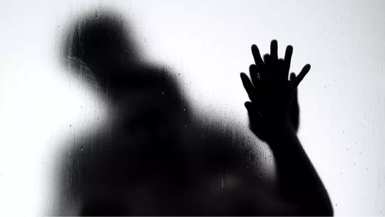 Especialista em sexo revela o motivo "misterioso" por trás da verdadeira escassez de atores homens na indústria de filmes adultos