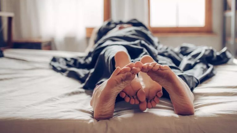 Especialista revela o melhor horário do dia para ter relações sexuais dependendo da sua idade