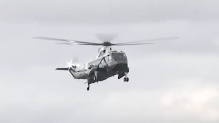 Helicóptero de Trump é forçado a fazer pouso de emergência com ele a bordo a caminho do aeroporto