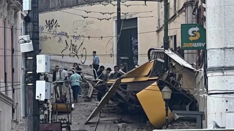 Imagens de horror mostram pessoas gritando "tem crianças lá embaixo" após acidente de bonde em Lisboa que deixou 15 mortos e 23 feridos