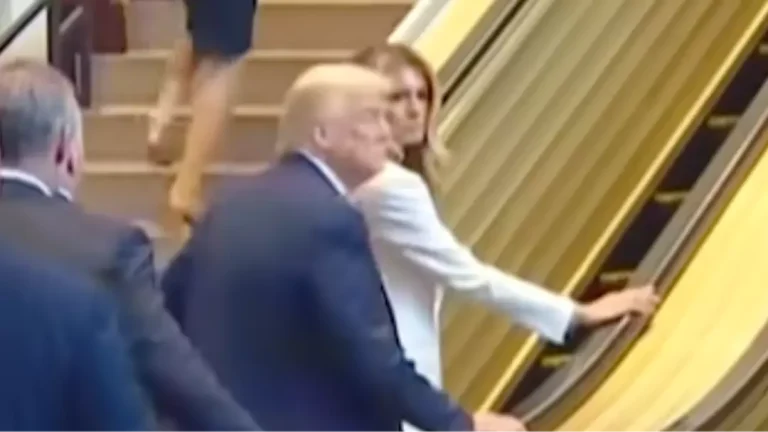 Pessoas acreditam que pode haver um significado mais sombrio por trás da parada da escada rolante de Trump