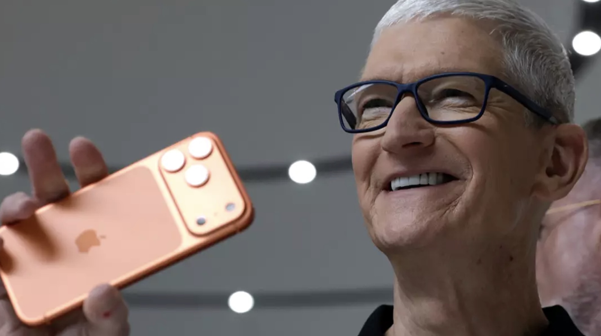 Samsung ironiza duramente o novo iPhone 17 horas após o lançamento da Apple