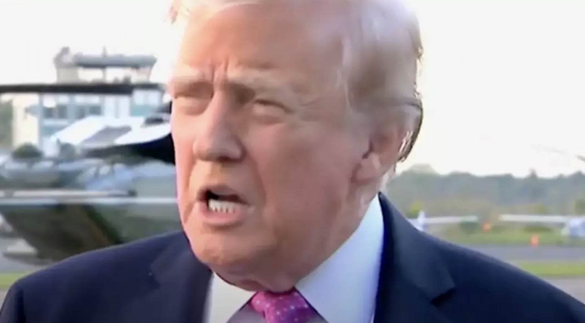 Trump deixa pessoas confusas ao afirmar que “300 milhões morreram nos EUA de overdose de drogas no ano passado”