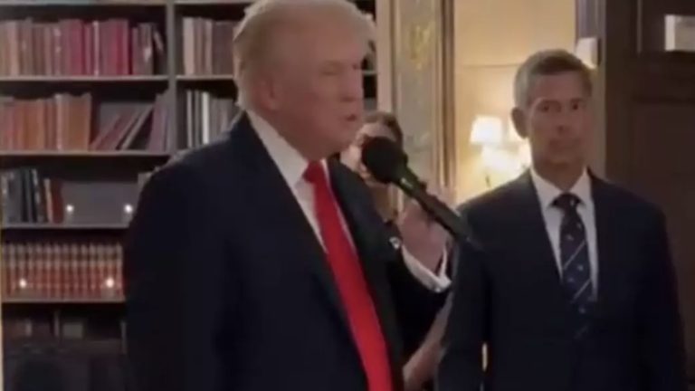 Trump gera grande debate online após afirmar que "pessoas inteligentes" não gostam dele