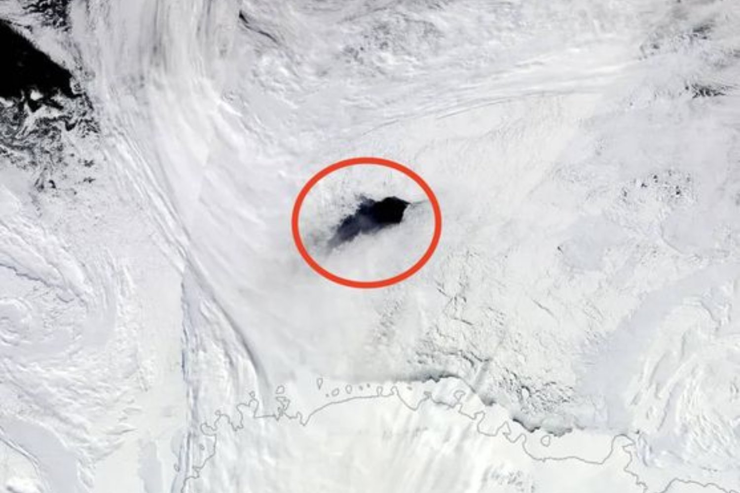 Um “buraco negro” apareceu no meio do gelo da Antártida e deixou os cientistas desconcertados