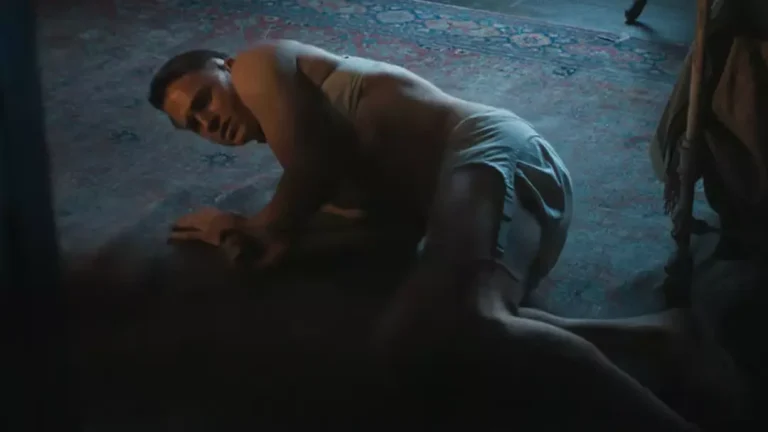 Espectadores da Netflix dizem que a série sobre Ed Gein está os deixando "precisando de terapia" após uma cena sexual bizarra nos primeiros cinco minutos