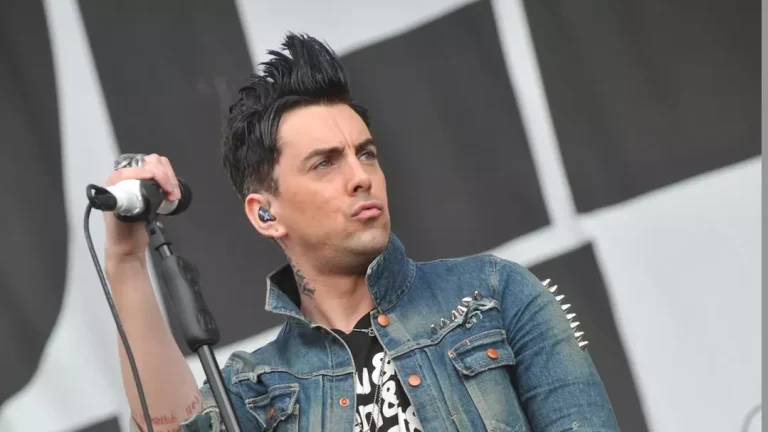 Ex-vocalista da banda Lostprophets, Ian Watkins, morreu após ser atacado na prisão