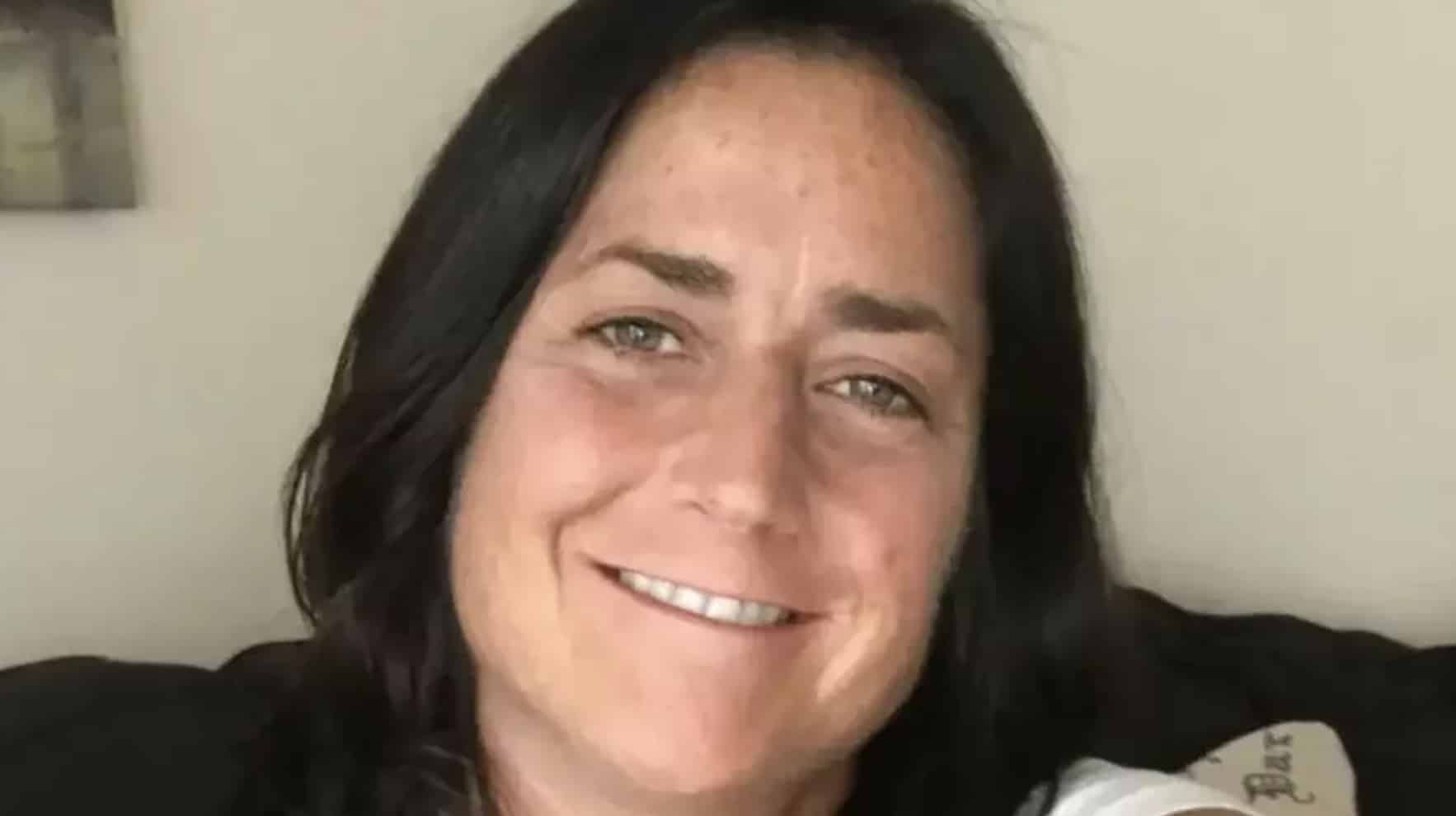 Funcionária de escola morre após estudante de 14 anos “chutá-la no peito”