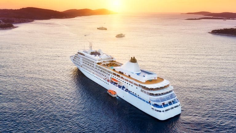 Homem que trabalhou em um navio de cruzeiro exclusivo +18 revela o que realmente acontece a bordo