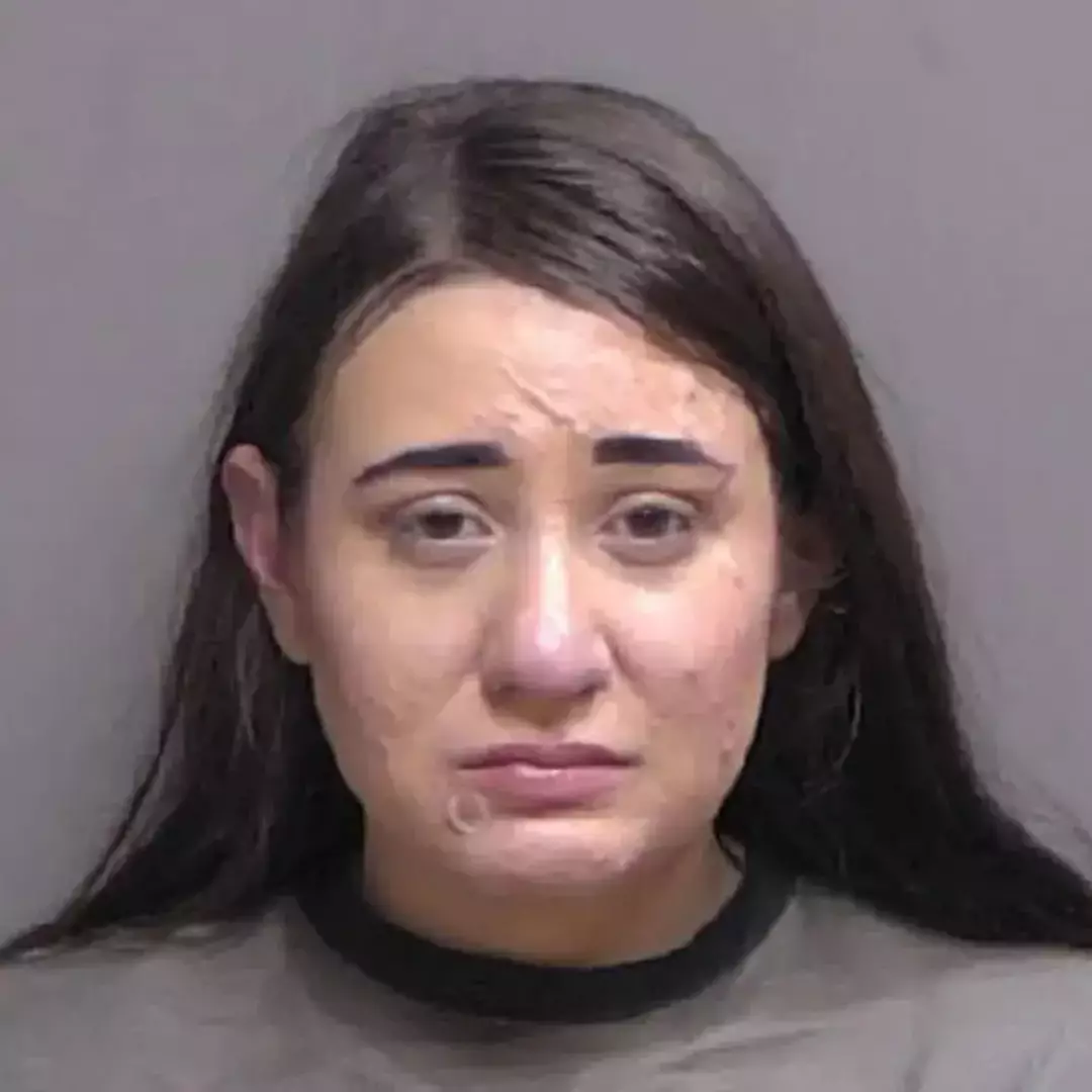 Homem acorda de coma e faz acusação chocante contra a namorada antes de morrer meses depois Leigha Mumby enfrenta acusações por causar sua morte (Flagler County Sheriff’s Office)