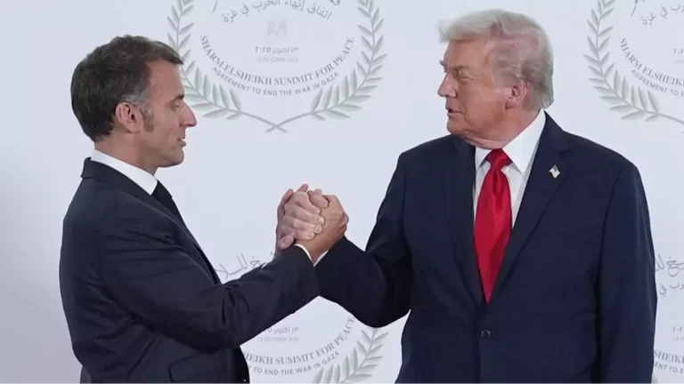 Leitor labial revela alerta sombrio que Trump deu ao presidente francês Macron durante a cúpula no Egito