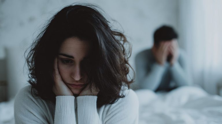 Novo estudo afirma que as mulheres preferem ficar solteiras a ceder em um grande ponto nos relacionamentos