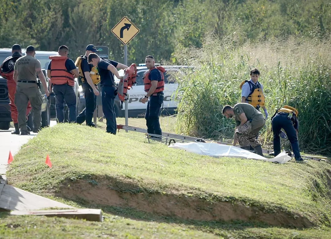 O corpo de um homem foi resgatado por uma equipe de mergulho na quarta-feira