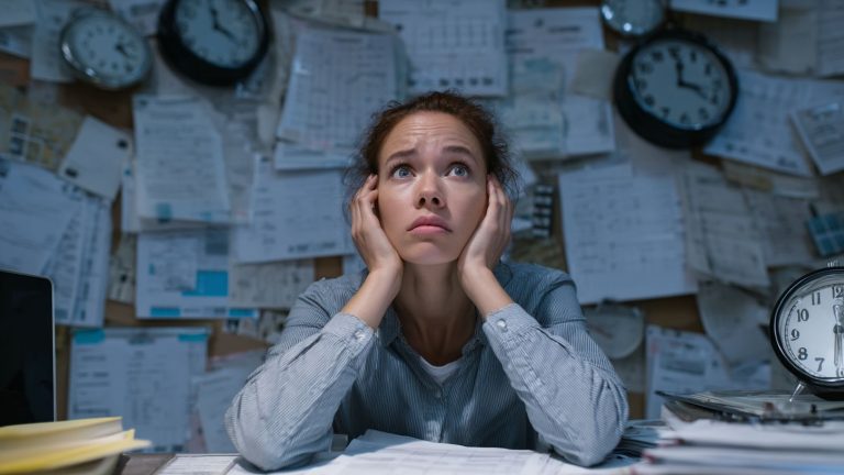 O que significa deixar tudo sempre para a última hora, segundo a psicologia