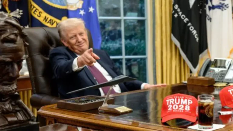 Pessoas ficam profundamente preocupadas depois que Trump publica foto sugerindo que pode concorrer em 2028