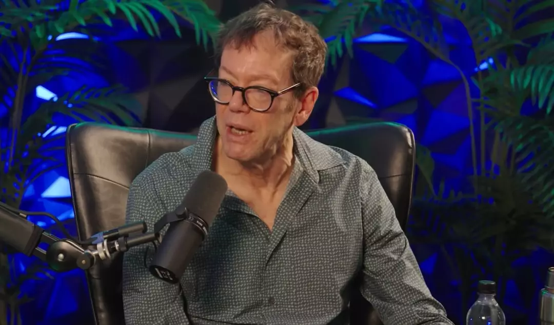 Especialista explica como é possível identificar se alguém é narcisista apenas observando sua aparência Robert Greene explicou como as características faciais de uma pessoa podem ajudar a identificar se ela é narcisista (YouTube/The Jack Neel Podcast)