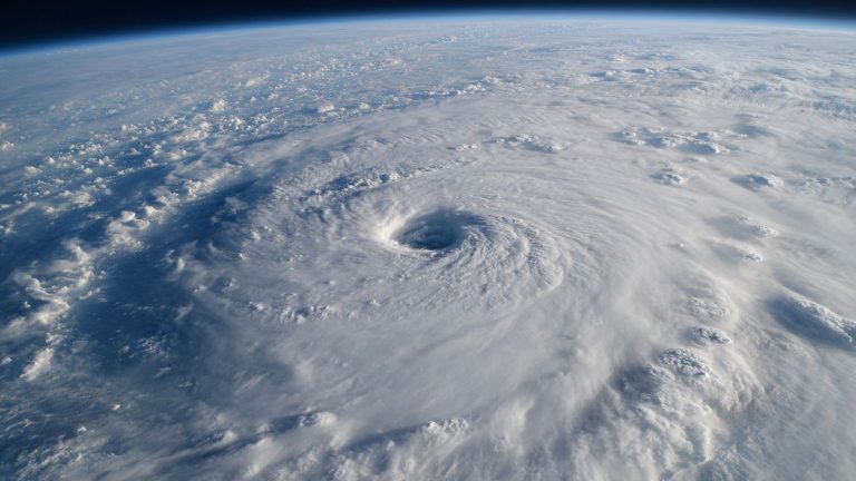 Uma tempestade que devastará a humanidade? Científicos alertam sobre a formação do furacão mais poderoso da história