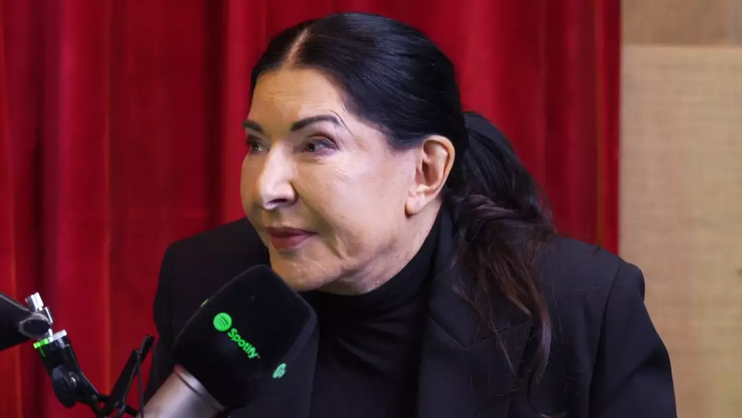 Artista que permitiu que as pessoas “fizessem qualquer coisa com ela” explicou como chegaram a “beber seu sangue” durante a performance