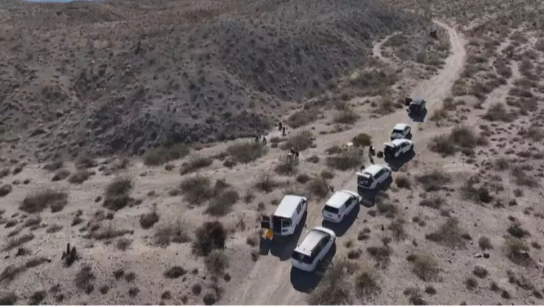 Busca em andamento após mais de 300 pilhas de restos humanos serem encontradas no deserto