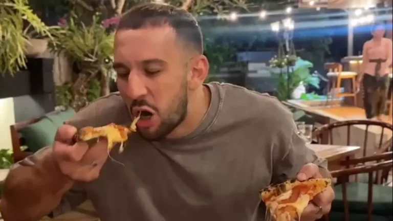 Influenciador morre ao tentar uma "maratona alimentar" comendo 10 000 calorias por dia