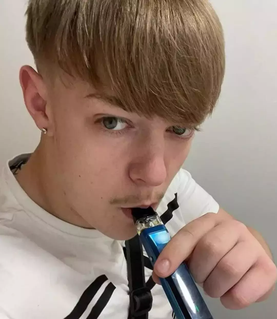 Jayden conta que começou a usar vape como uma forma de “se enturmar” (Kennedy News and Media)