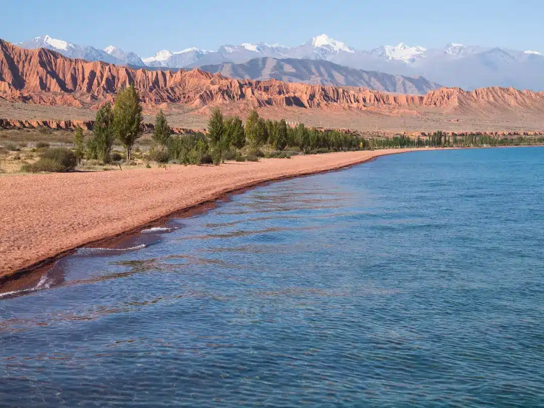 Arqueólogos fazem descoberta impressionante de uma "Atlântida da vida real" ao encontrar cidade submersa após 525 anos O lago é o oitavo mais profundo do mundo