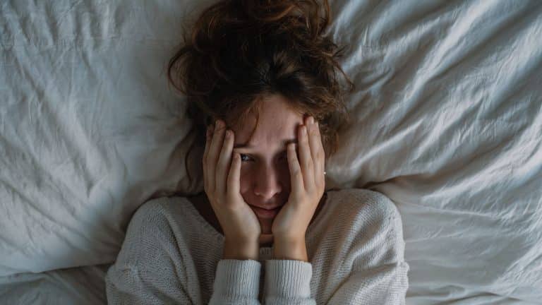 O que realmente significa sonhar com traição, segundo a psicologia