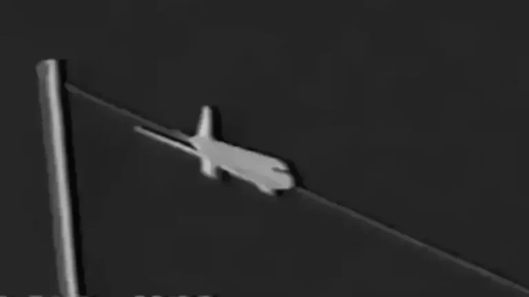 Piloto deu às crianças que estavam voando no avião um aviso arrepiante antes de ele cair e matar todos a bordo