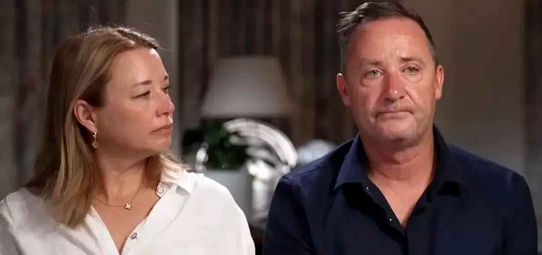Pais emitem alerta para "retirar esse país da lista de destinos" após suas filhas morrerem durante as férias Samantha e Shaun exigem justiça pelas adolescentes viajantes (60 Minutes Australia)