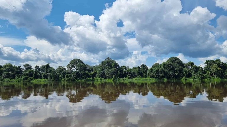 o rio mais profundo do planeta tem 220 metros