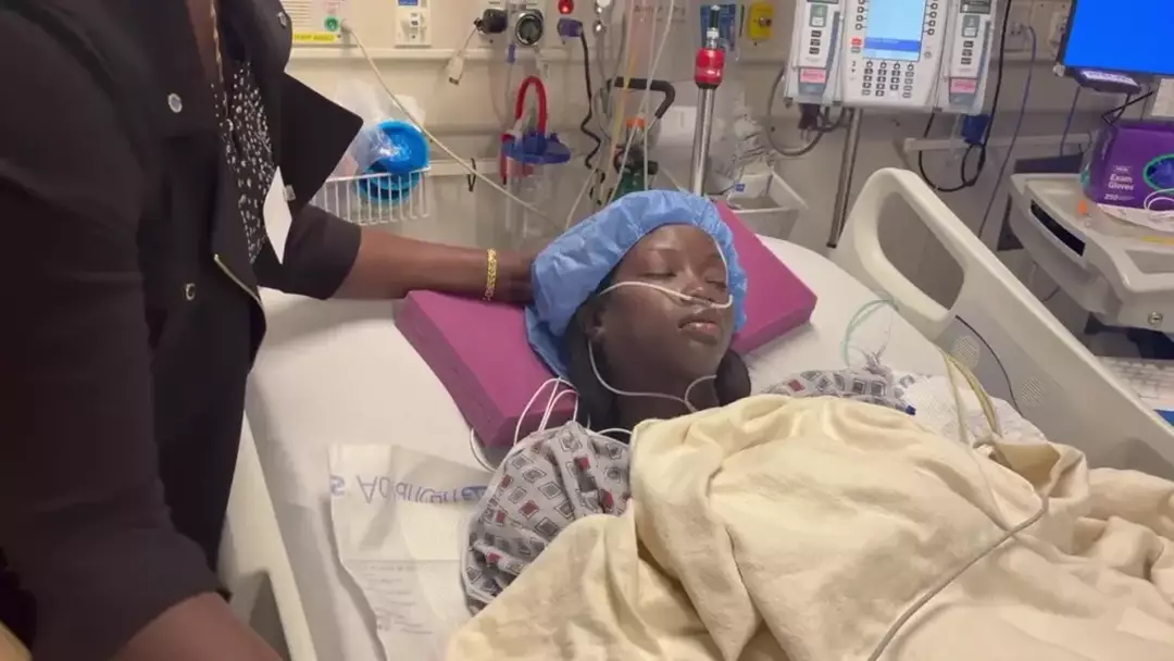 Supermodelo de 28 anos revela um sintoma comum antes de ser diagnosticada com uma condição pulmonar que a deixou “vomitando sangue”
