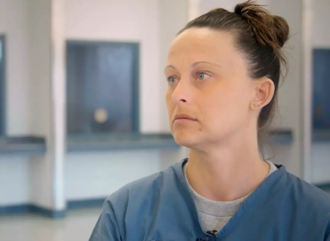 O momento trágico em que um menino precisou dizer ao tribunal que a mãe dele afogou a própria irmã Amanda Lewis manteve sua inocência apesar de ter sido condenada em 2008 (ITV)